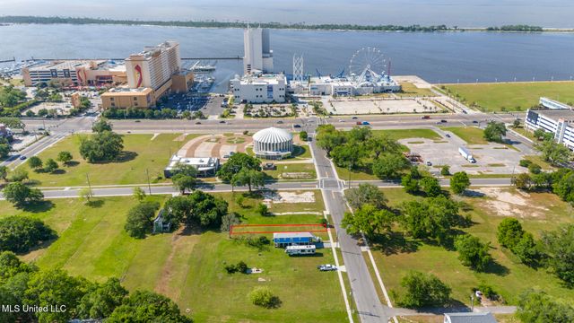 124 Cedar Street, Biloxi, MS 39530