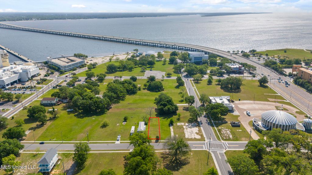124 Cedar Street, Biloxi, MS 39530