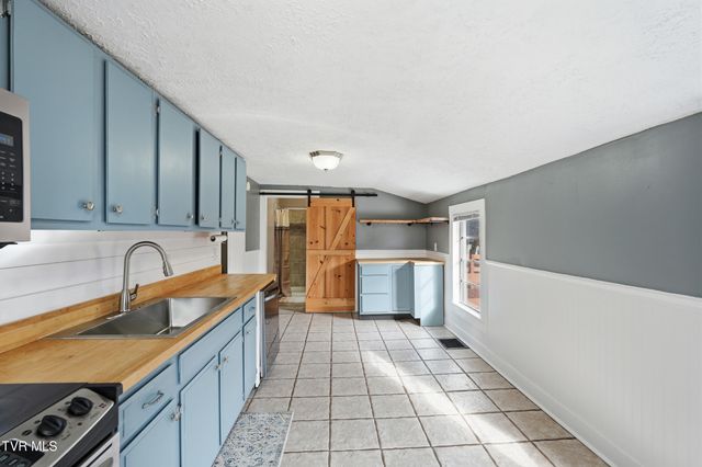 1252 Old Jonesboro Road, Bristol, TN 37620