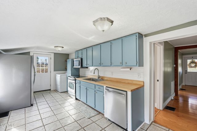 1252 Old Jonesboro Road, Bristol, TN 37620