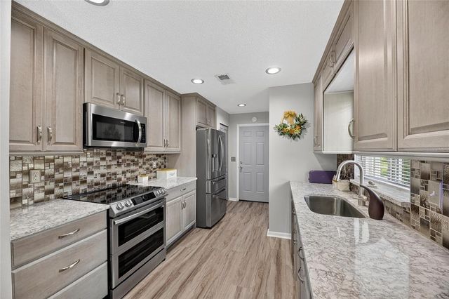 1574 NANTUCKET DRIVE 131, Sun City Center, FL 33573
