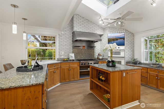 17226 SE 40th Place, Bellevue, WA 98008