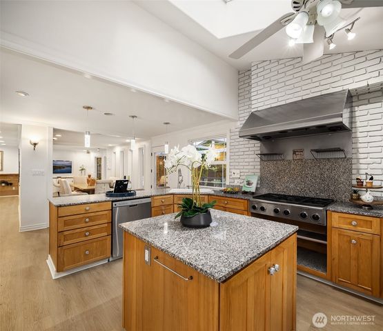 17226 SE 40th Place, Bellevue, WA 98008