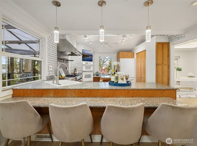 17226 SE 40th Place, Bellevue, WA 98008