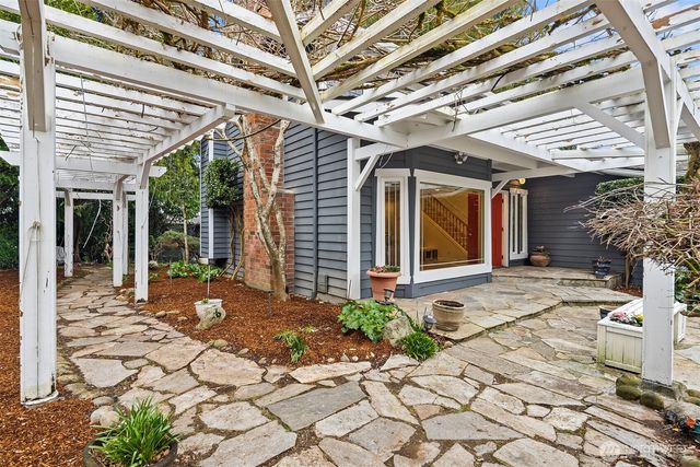 17226 SE 40th Place, Bellevue, WA 98008