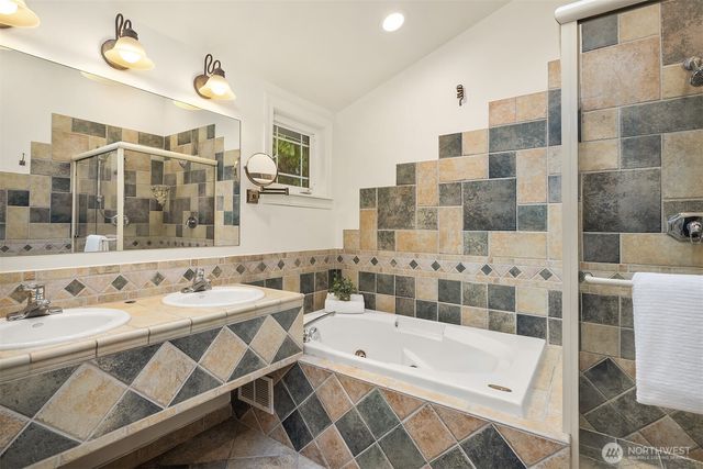 17226 SE 40th Place, Bellevue, WA 98008