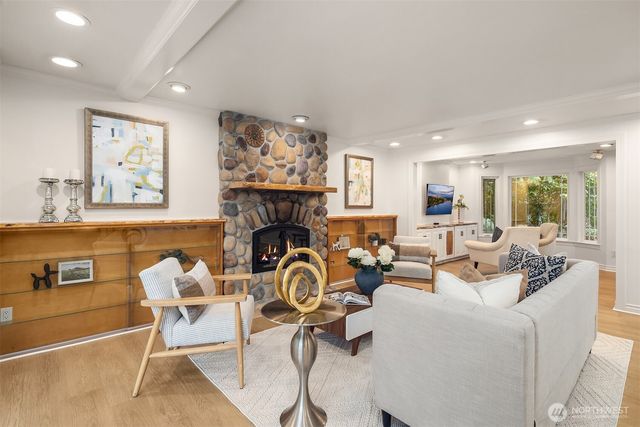 17226 SE 40th Place, Bellevue, WA 98008