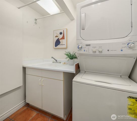 17226 SE 40th Place, Bellevue, WA 98008