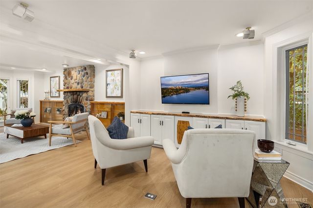 17226 SE 40th Place, Bellevue, WA 98008