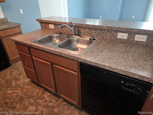 29949 Fox Run Circle, Warren, MI 48092