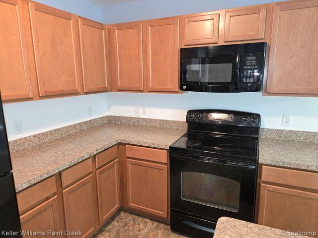29949 Fox Run Circle, Warren, MI 48092