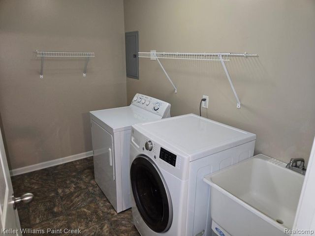 29949 Fox Run Circle, Warren, MI 48092