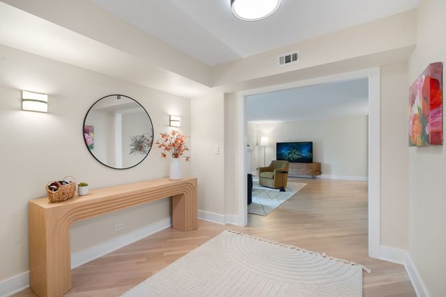 1671 Mission Hills Road 106, Northbrook, IL 60062