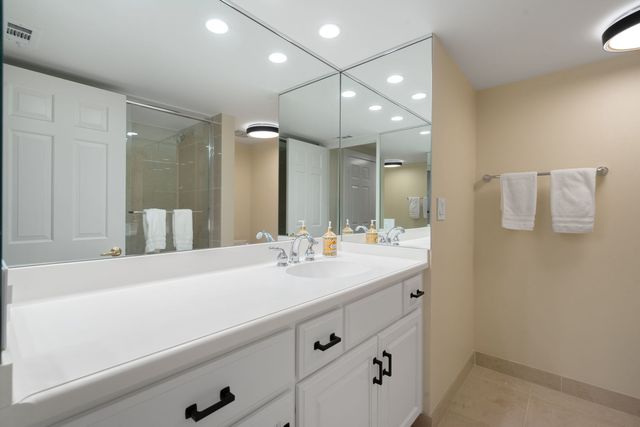1671 Mission Hills Road 106, Northbrook, IL 60062