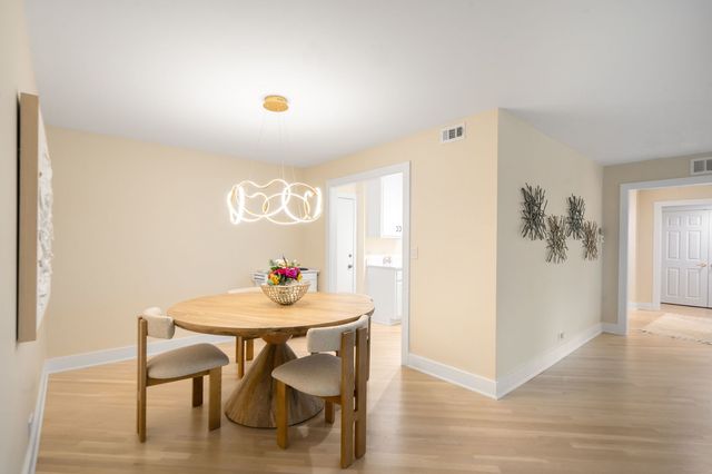1671 Mission Hills Road 106, Northbrook, IL 60062