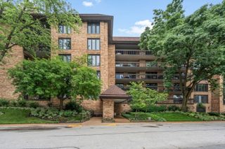 1671 Mission Hills Road 106, Northbrook, IL 60062