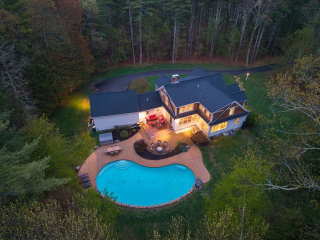 15 Wiggin Way, Stratham, NH 03885