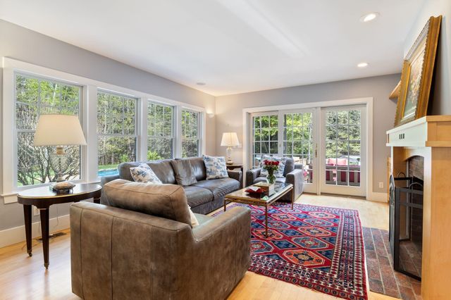 15 Wiggin Way, Stratham, NH 03885