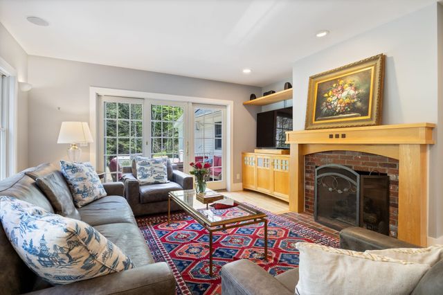 15 Wiggin Way, Stratham, NH 03885
