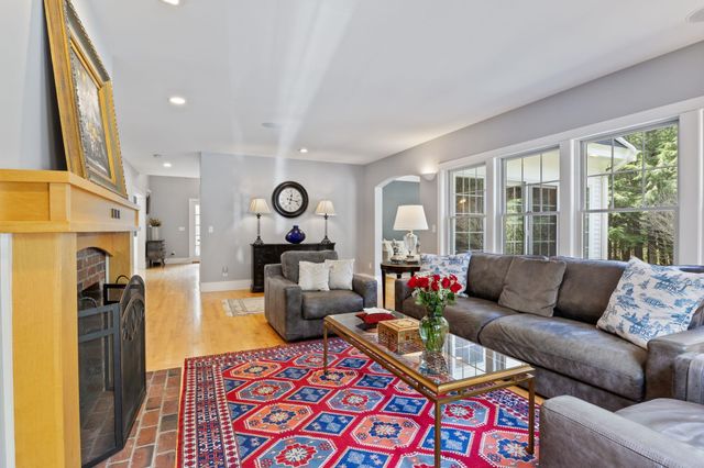 15 Wiggin Way, Stratham, NH 03885