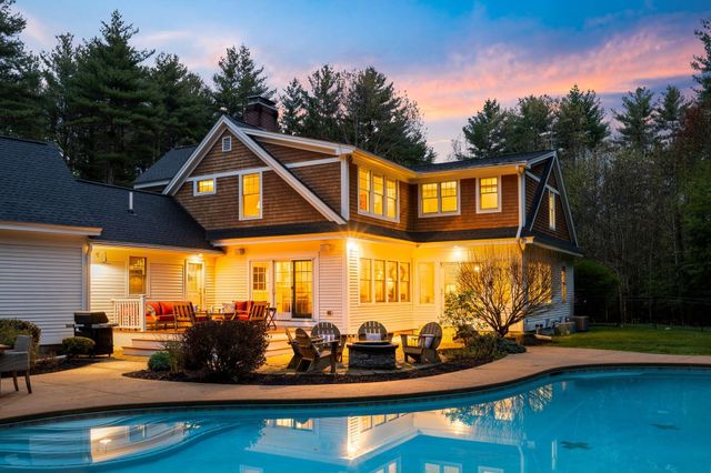 15 Wiggin Way, Stratham, NH 03885