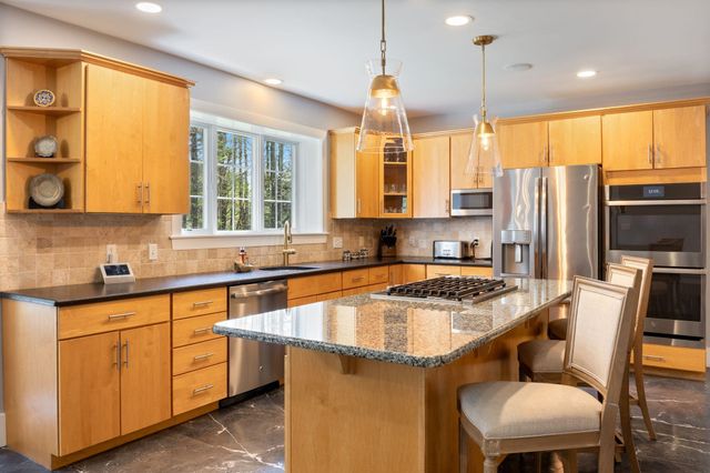 15 Wiggin Way, Stratham, NH 03885