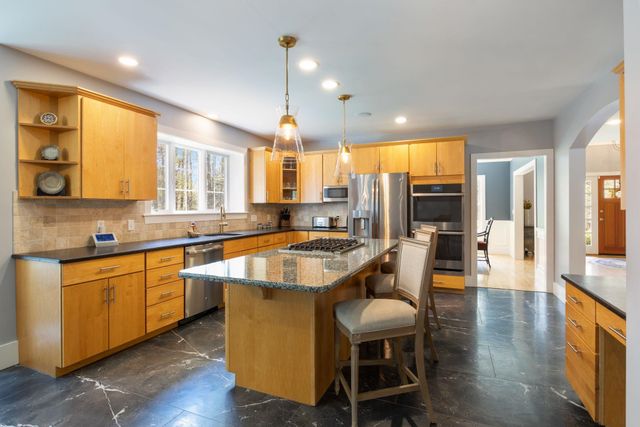 15 Wiggin Way, Stratham, NH 03885