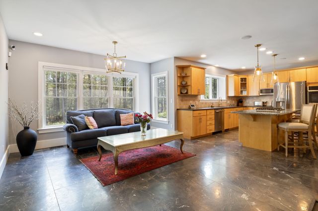 15 Wiggin Way, Stratham, NH 03885