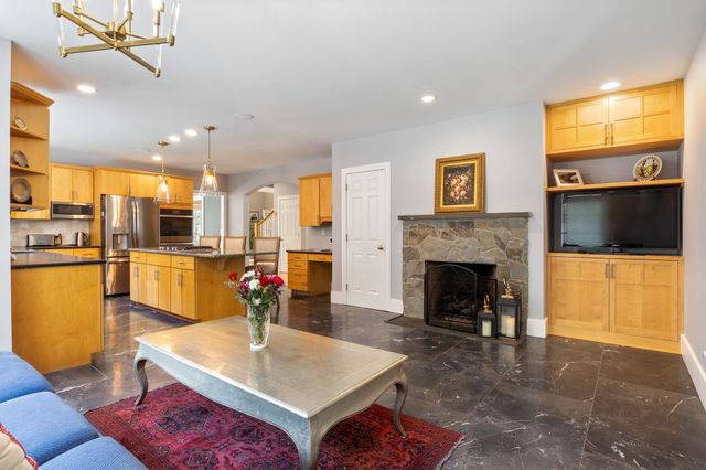 15 Wiggin Way, Stratham, NH 03885