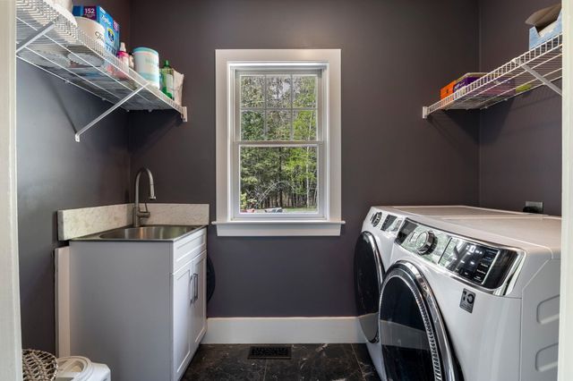 15 Wiggin Way, Stratham, NH 03885