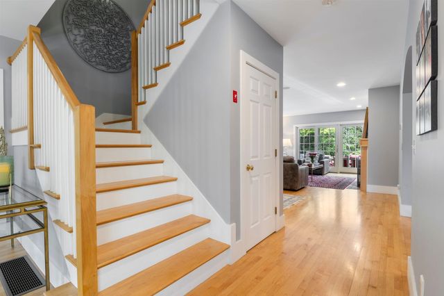 15 Wiggin Way, Stratham, NH 03885