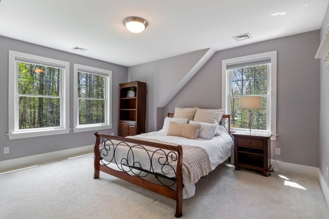 15 Wiggin Way, Stratham, NH 03885