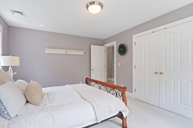 15 Wiggin Way, Stratham, NH 03885