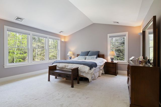 15 Wiggin Way, Stratham, NH 03885