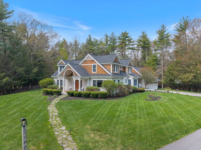 15 Wiggin Way, Stratham, NH 03885