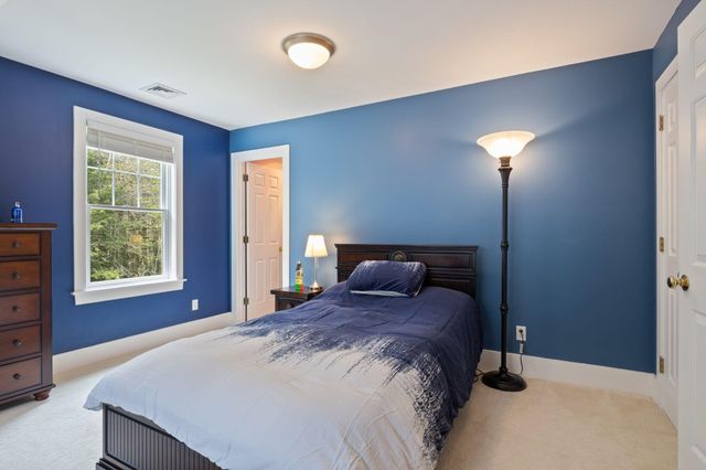 15 Wiggin Way, Stratham, NH 03885