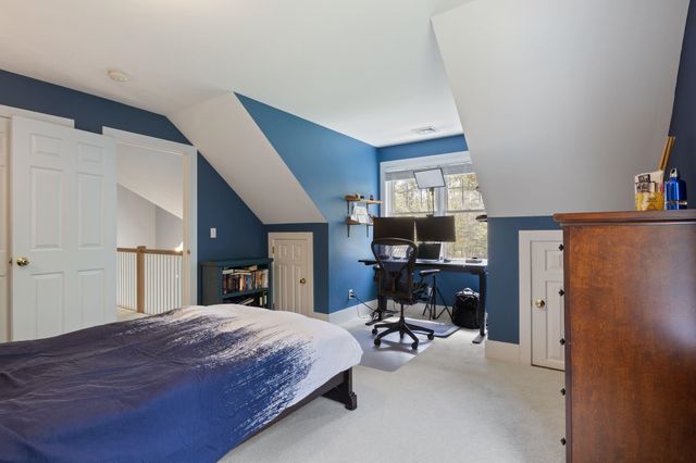 15 Wiggin Way, Stratham, NH 03885