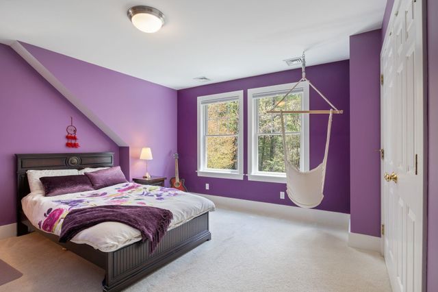 15 Wiggin Way, Stratham, NH 03885