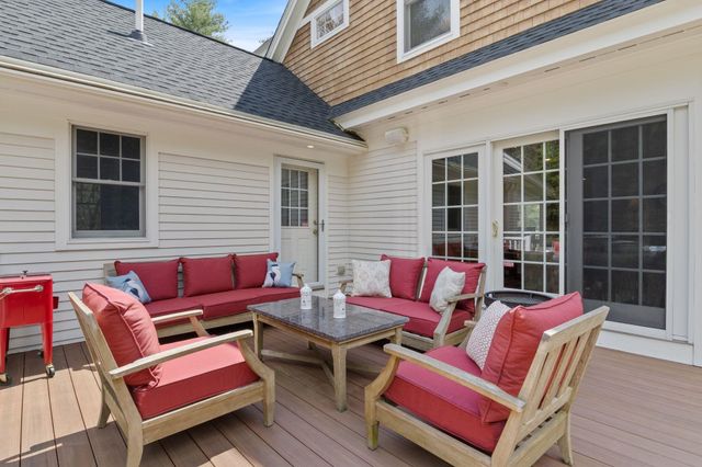 15 Wiggin Way, Stratham, NH 03885
