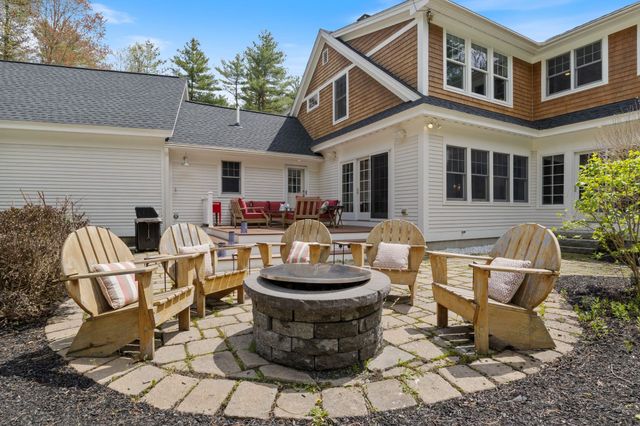 15 Wiggin Way, Stratham, NH 03885