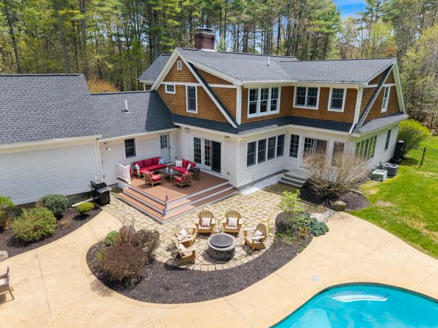15 Wiggin Way, Stratham, NH 03885