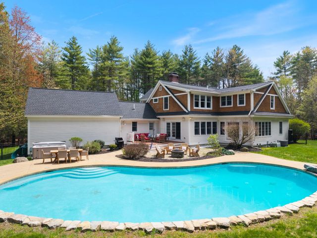15 Wiggin Way, Stratham, NH 03885