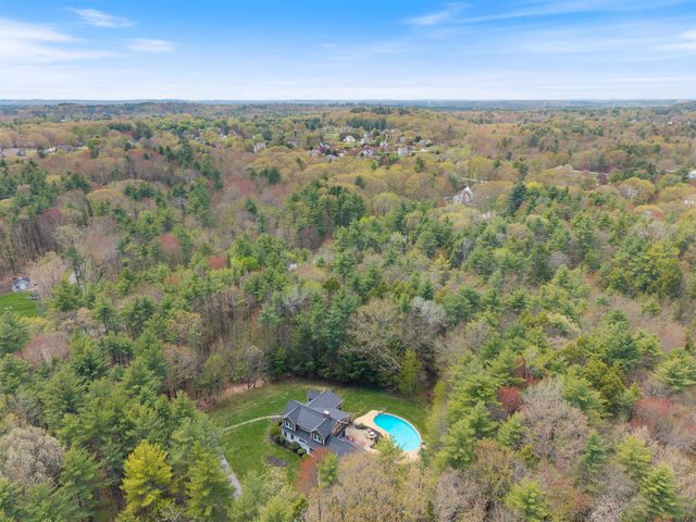 15 Wiggin Way, Stratham, NH 03885