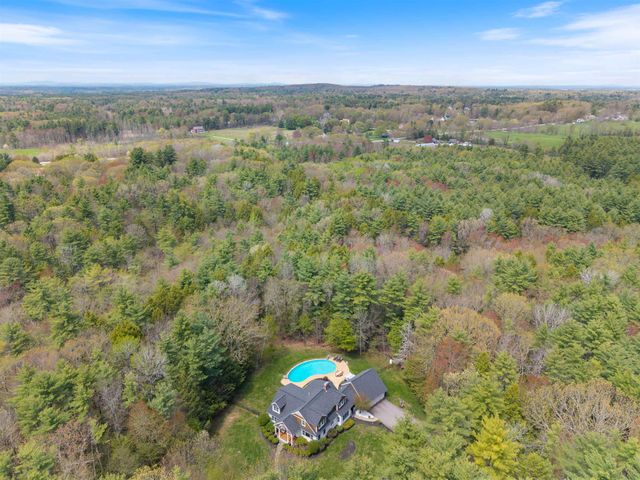 15 Wiggin Way, Stratham, NH 03885