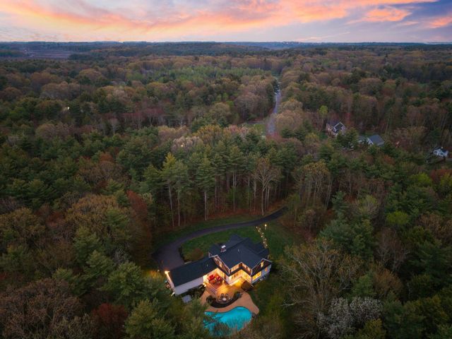 15 Wiggin Way, Stratham, NH 03885
