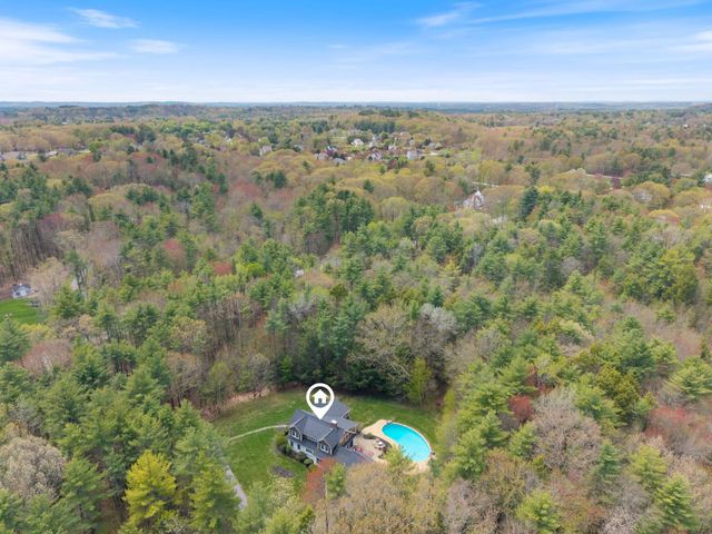 15 Wiggin Way, Stratham, NH 03885