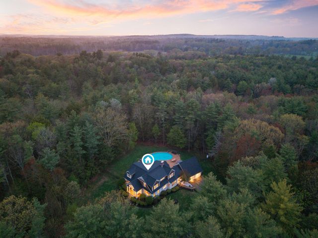 15 Wiggin Way, Stratham, NH 03885