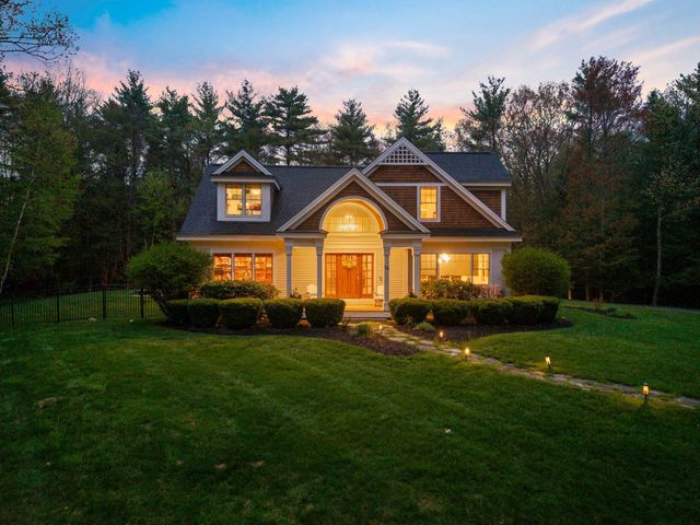 15 Wiggin Way, Stratham, NH 03885