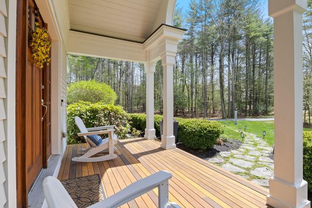 15 Wiggin Way, Stratham, NH 03885
