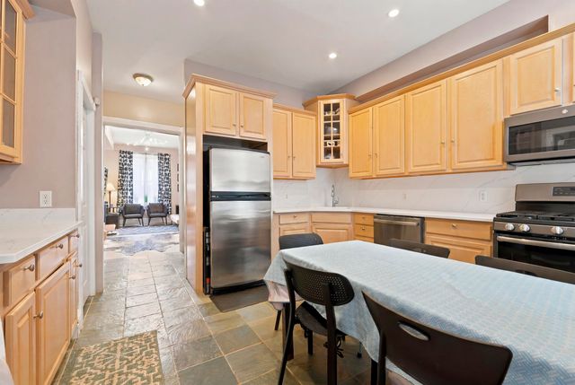 33 PARK ST, Jc, Bergen-lafayett, NJ 07304